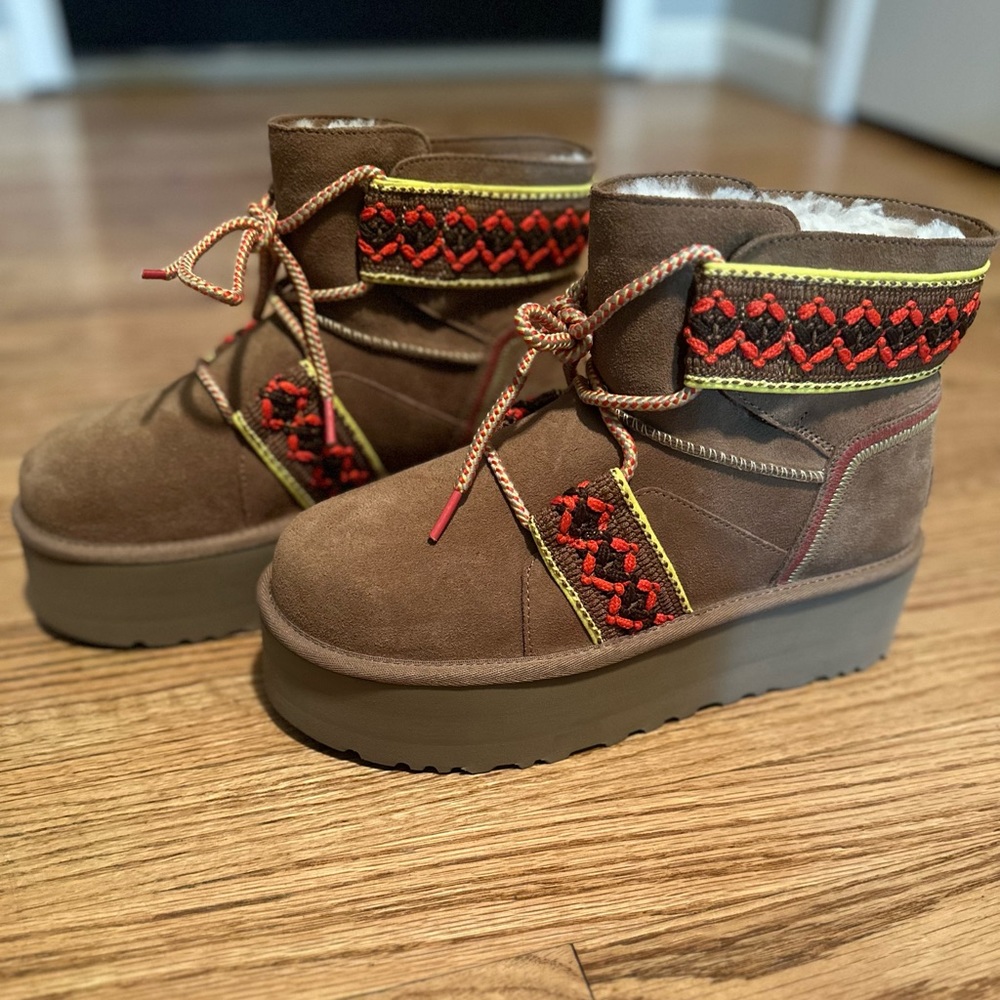 New UGG Classic Mini Braid Boots Size 9